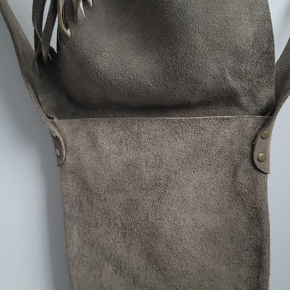 Lulu's gray fringe purse - Picture 5 of 7